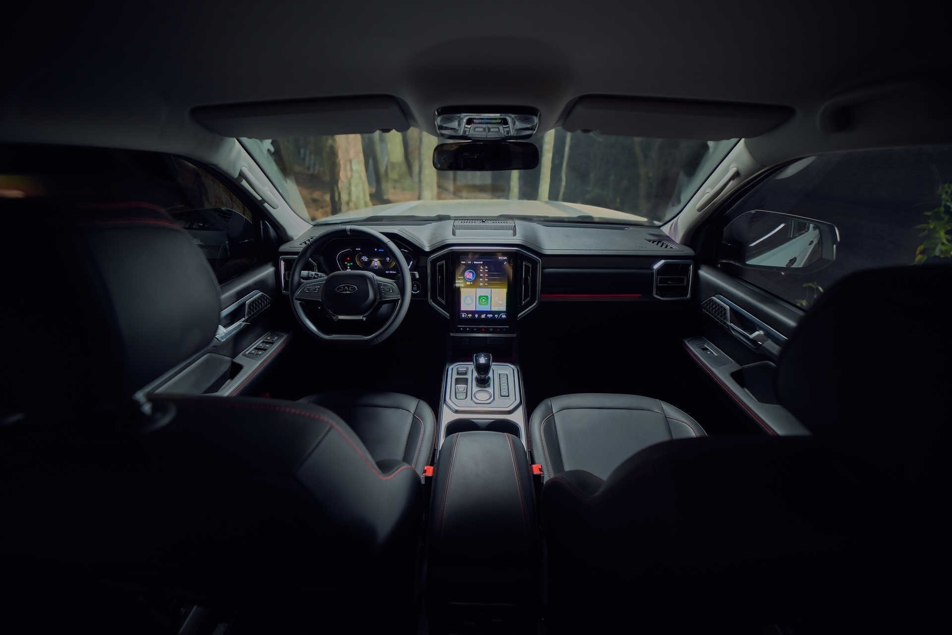 Không gian nội thất của JAC T9 hướng tới sự sang trọng với màn hình giải trí cảm ứng 10,4 inch đặt dọc. (Ảnh: JAC)