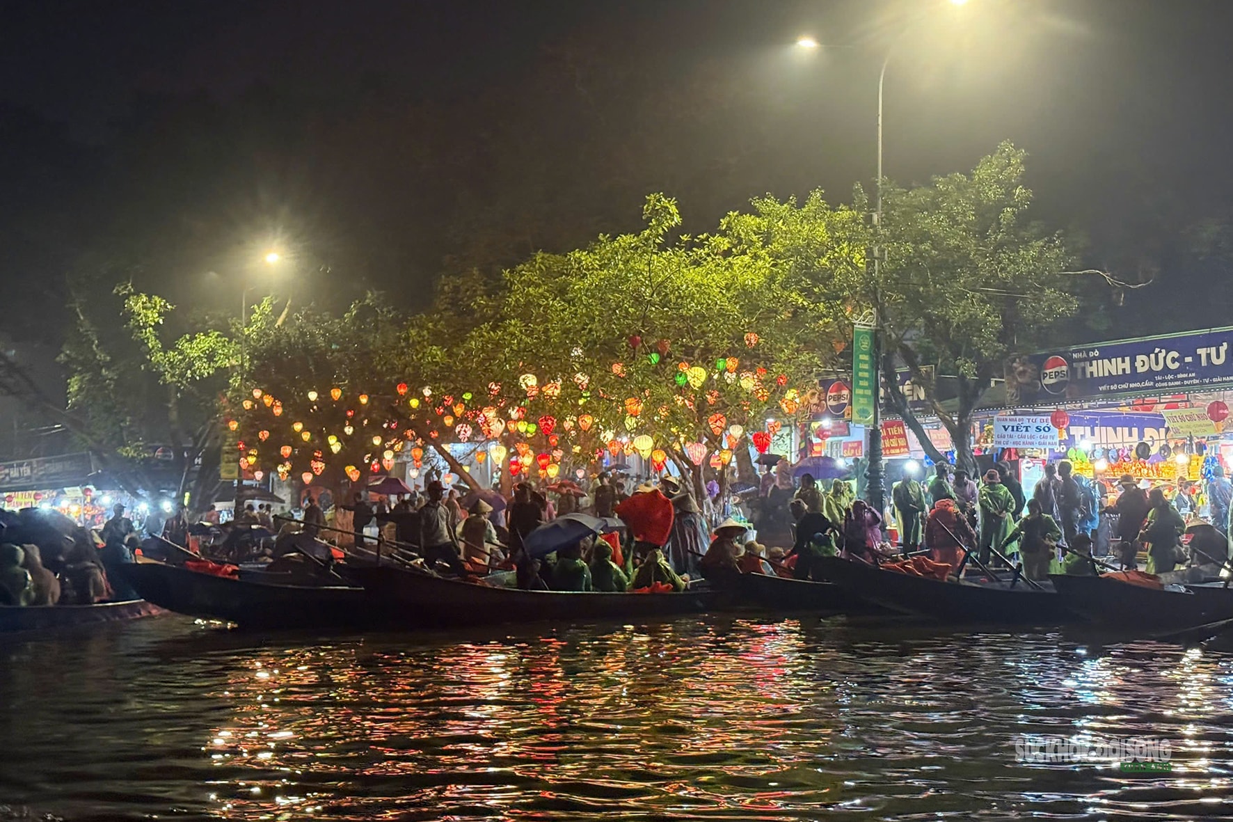 Biển người trẩy hội chùa Hương sáng mùng 6 Tết- Ảnh 2.