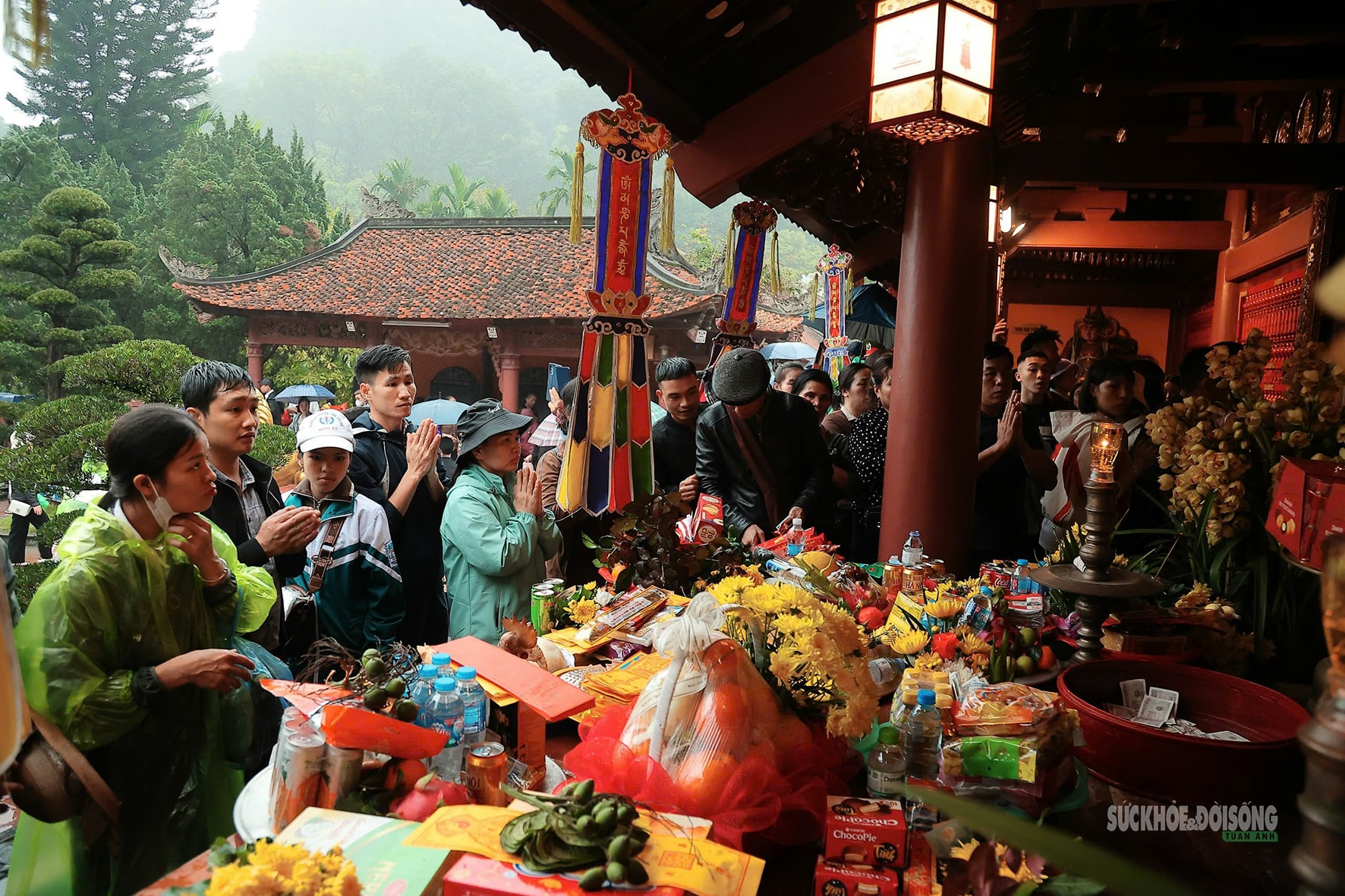 Biển người trẩy hội chùa Hương sáng mùng 6 Tết- Ảnh 10.