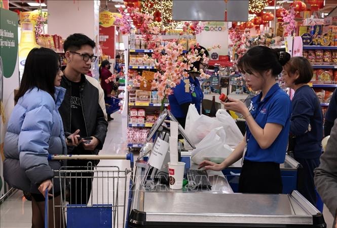 Thị trường mùng 6 Tết: Hàng hoá dồi dào, giá cả ổn định- Ảnh 1.