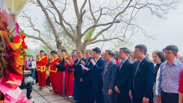 Lễ dâng bánh chưng tưởng niệm thân mẫu Chủ tịch Hồ Chí Minh- Ảnh 1.