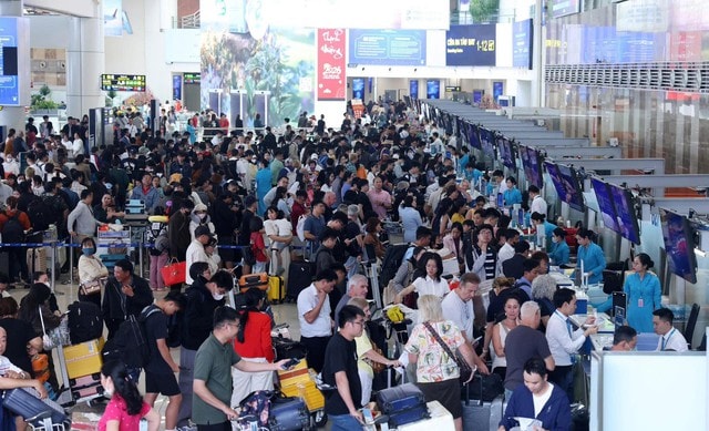 Mùng 6 Tết, lượng khách tại Nội Bài và Tân Sơn Nhất tăng vọt- Ảnh 2.