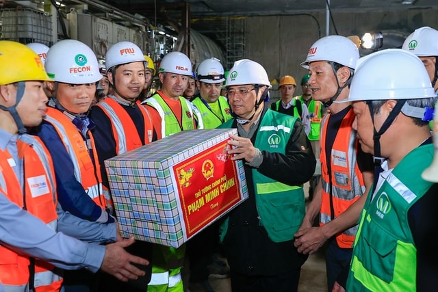 Thủ tướng: 'Vượt nắng, thắng mưa' đưa metro Nhổn – Ga Hà Nội về đích- Ảnh 3.