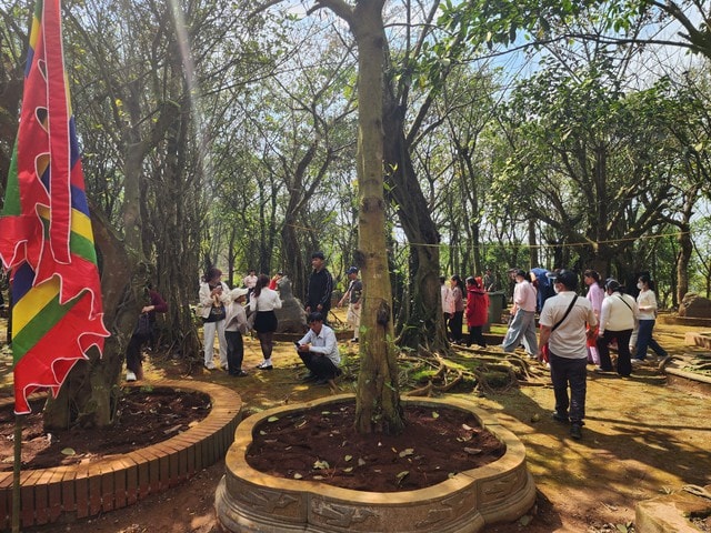 ‘Huyệt đạo’ thiêng trên đỉnh Ngàn Nưa khoác lên mình diện mạo mới- Ảnh 5.