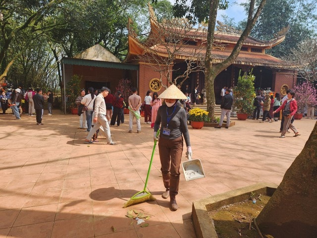 ‘Huyệt đạo’ thiêng trên đỉnh Ngàn Nưa khoác lên mình diện mạo mới- Ảnh 8.