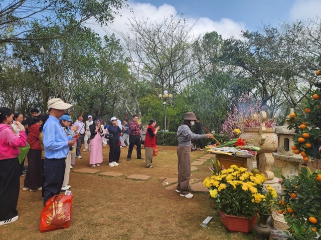 ‘Huyệt đạo’ thiêng trên đỉnh Ngàn Nưa khoác lên mình diện mạo mới- Ảnh 4.