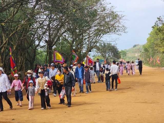 ‘Huyệt đạo’ thiêng trên đỉnh Ngàn Nưa khoác lên mình diện mạo mới- Ảnh 2.
