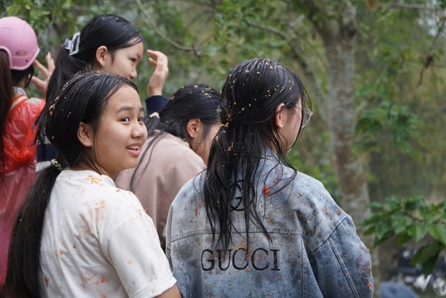 Phiên chợ ‘ném nhau’ cầu may độc nhất vô nhị ở xứ Thanh- Ảnh 6.