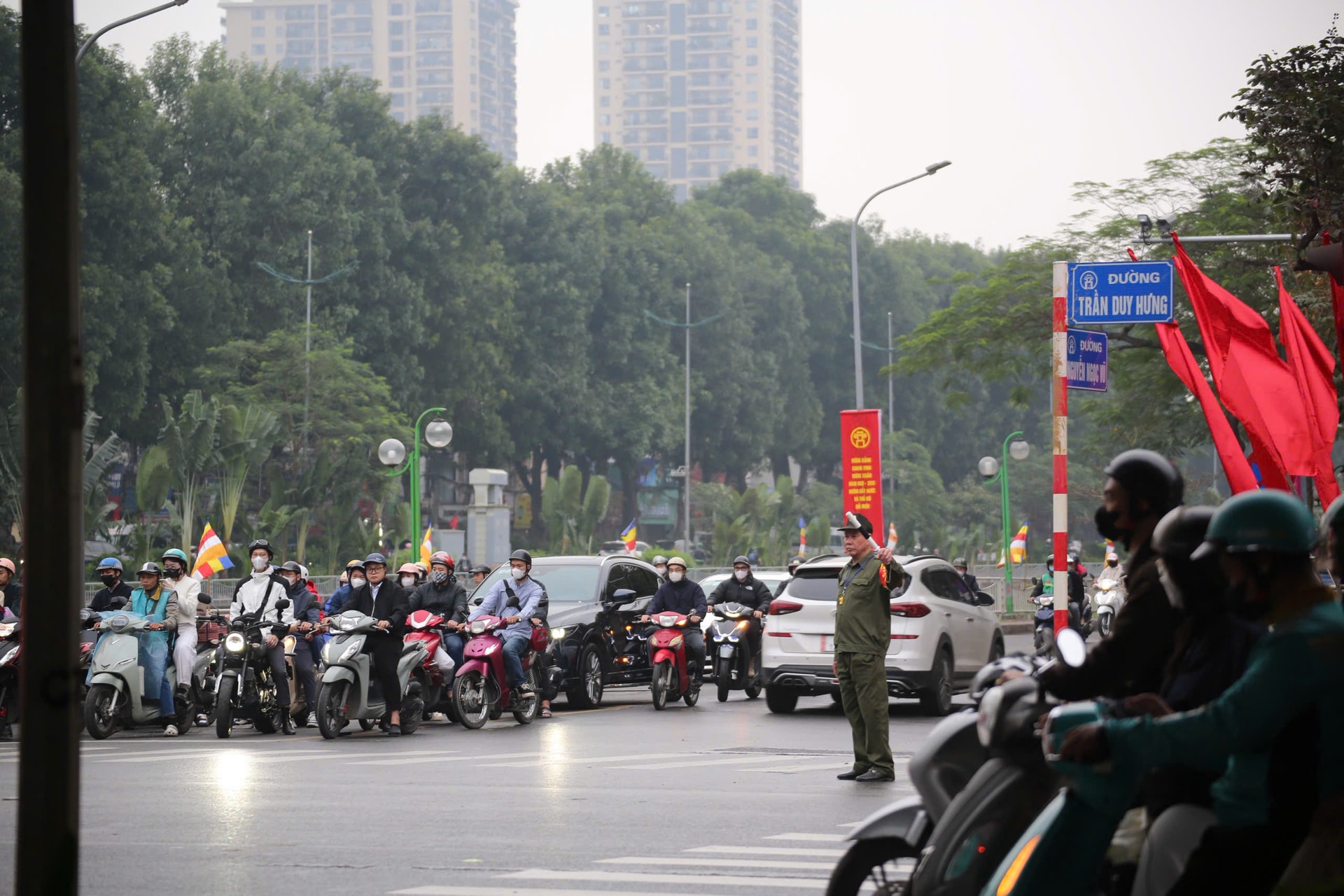 Bất ngờ với tình hình giao thông Hà Nội sáng ngày làm việc đầu tiên sau nghỉ Tết- Ảnh 5. Bất ngờ với tình hình giao thông Hà Nội sáng ngày làm việc đầu tiên sau nghỉ Tết- Ảnh 5.