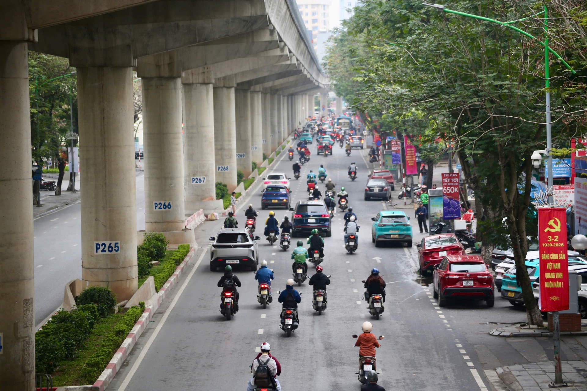 Bất ngờ với tình hình giao thông Hà Nội sáng ngày làm việc đầu tiên sau nghỉ Tết- Ảnh 3. Bất ngờ với tình hình giao thông Hà Nội sáng ngày làm việc đầu tiên sau nghỉ Tết- Ảnh 3.