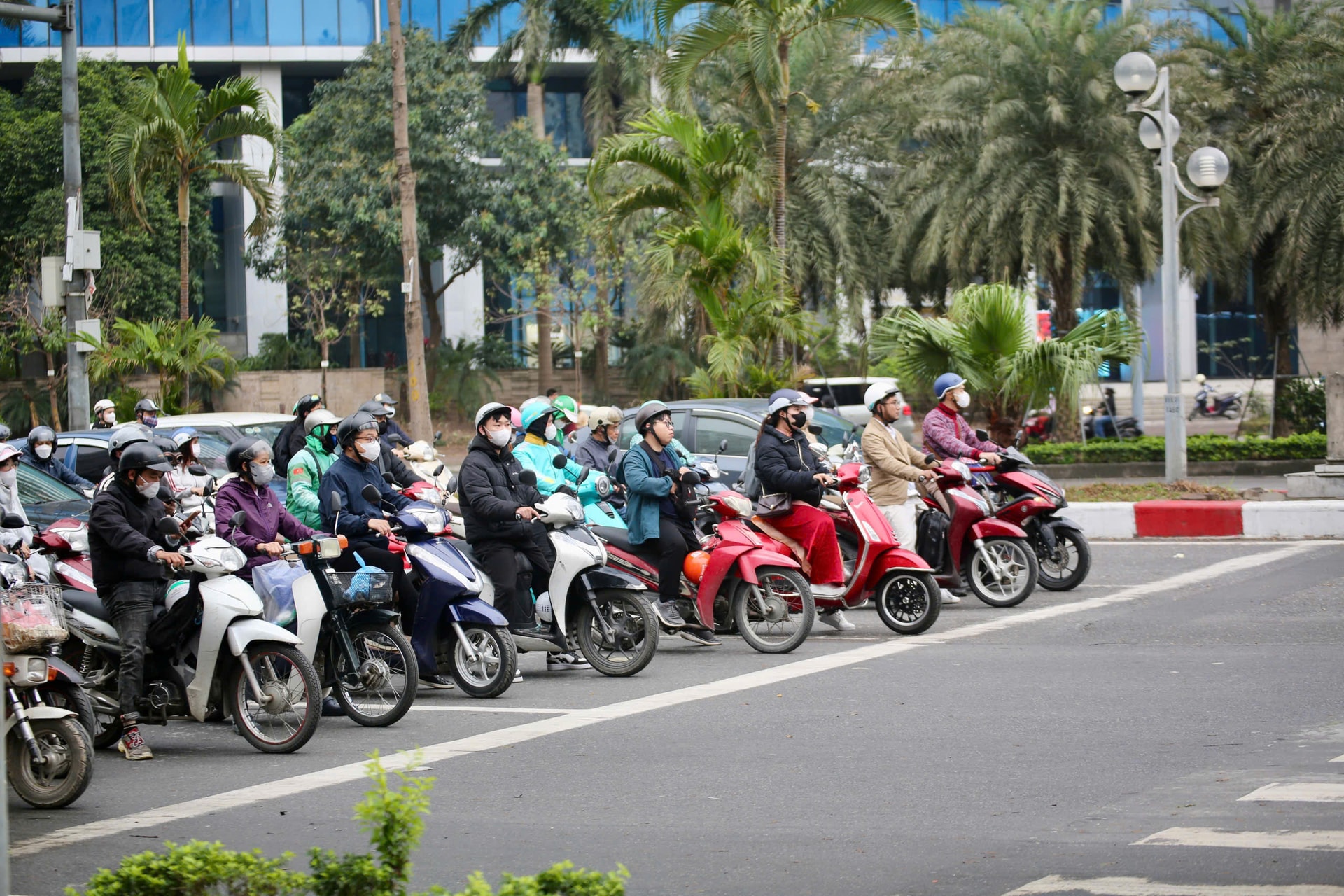 Bất ngờ với tình hình giao thông Hà Nội sáng ngày làm việc đầu tiên sau nghỉ Tết- Ảnh 6. Bất ngờ với tình hình giao thông Hà Nội sáng ngày làm việc đầu tiên sau nghỉ Tết- Ảnh 6.