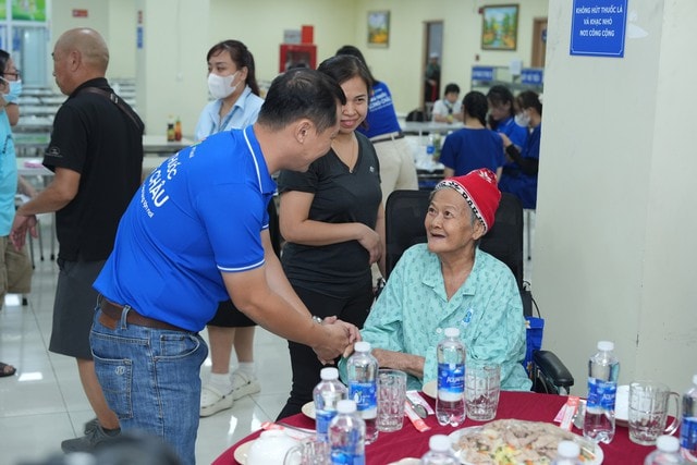 Long Châu chân thành gửi trao Tết ấm, Tết khỏe mạnh đến bà con mọi miền - Ảnh 10.