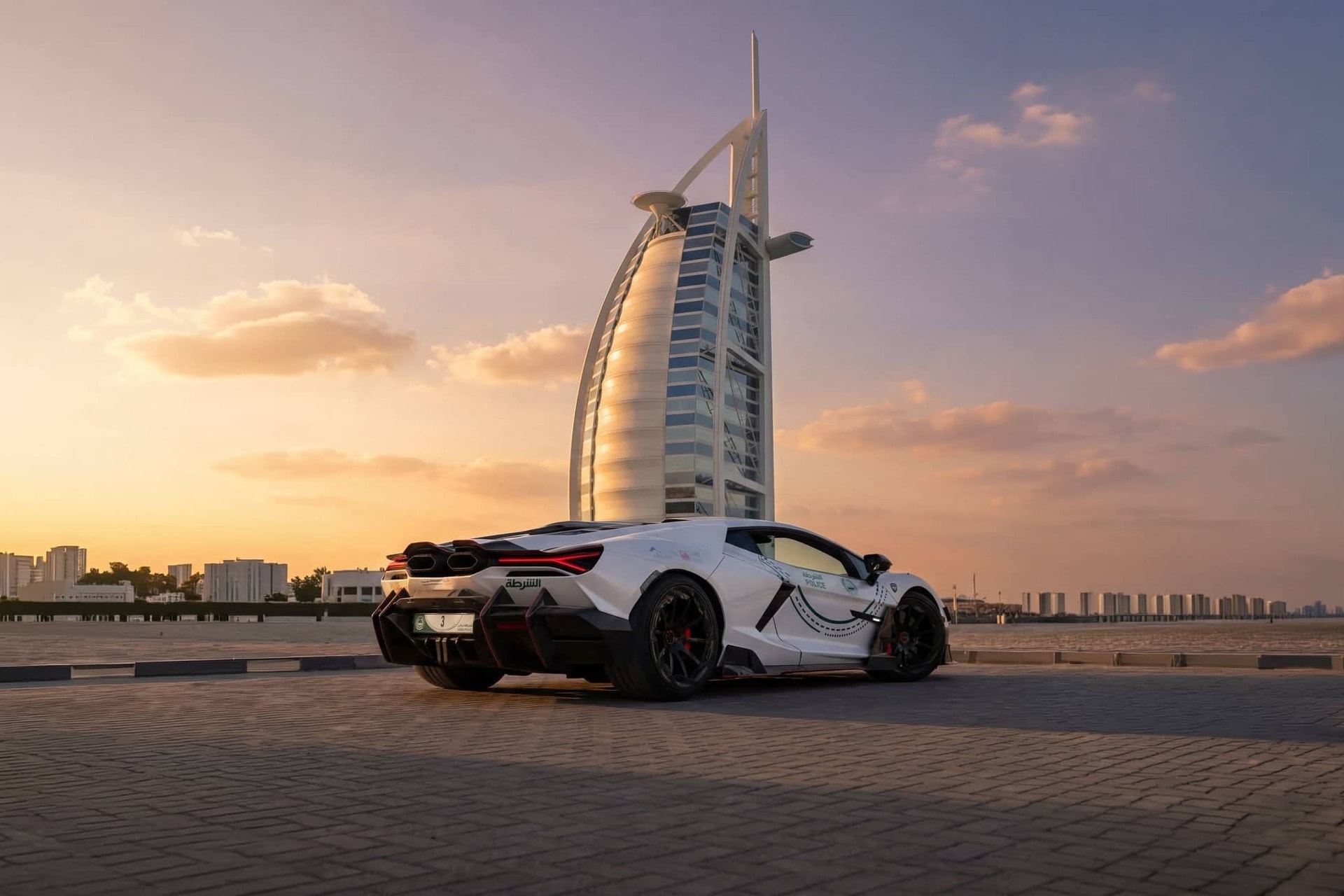 Mansory tặng cảnh sát Dubai siêu xe Lamborghini Revuelto độ cực hiếm - 3