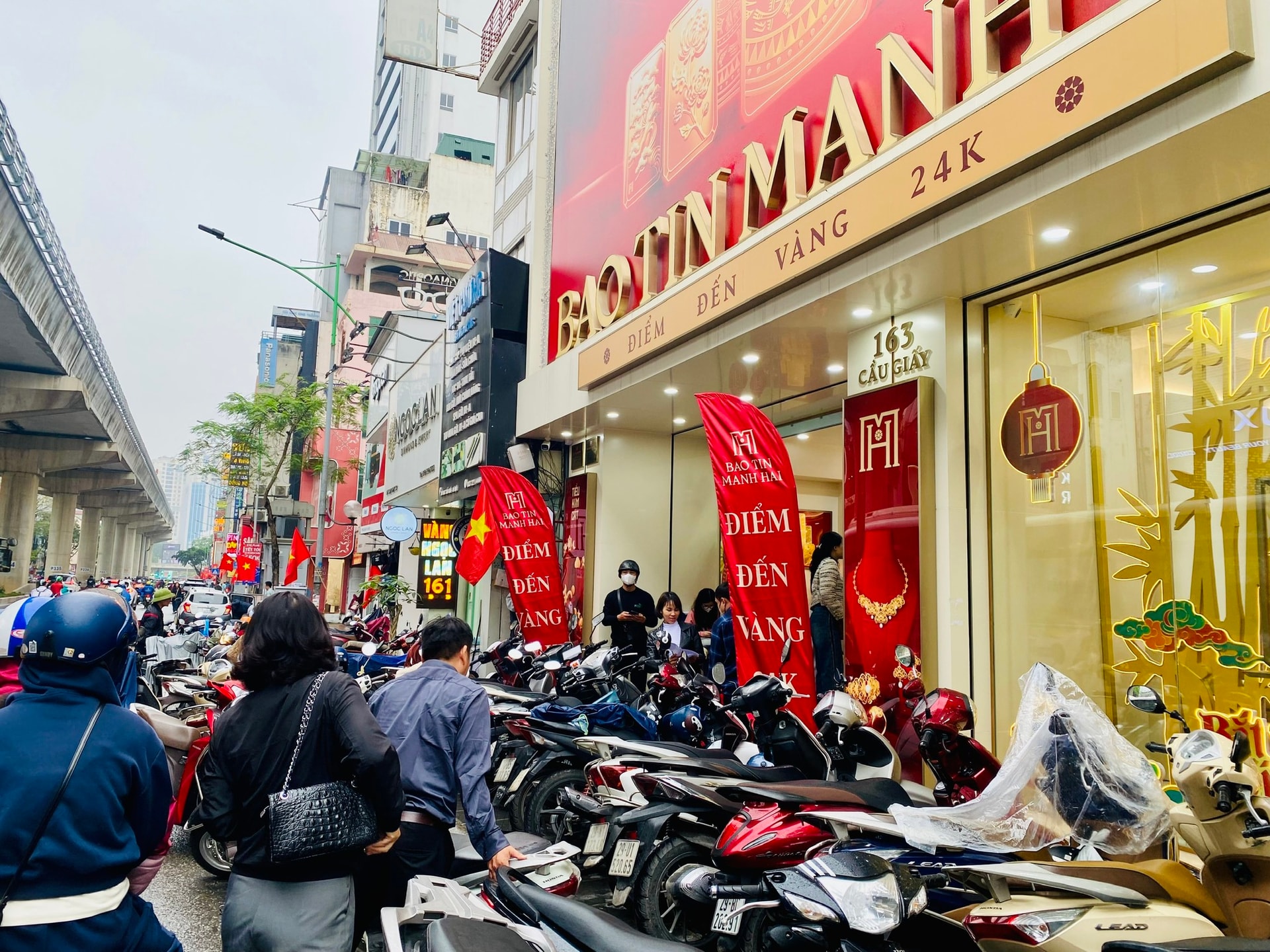 Vàng mini được 'săn đón' lấy may dịp đầu năm mới 2026- Ảnh 5. Vàng mini được 'săn đón' lấy may dịp đầu năm mới 2026- Ảnh 5.