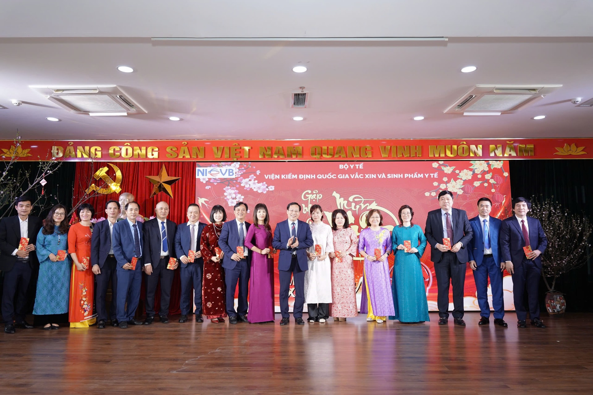 Thứ trưởng Lê Đức Luận đôn đốc công tác sau Tết của đơn vị 'gác cổng' kiểm định vắc xin, sinh phẩm - Ảnh 3.