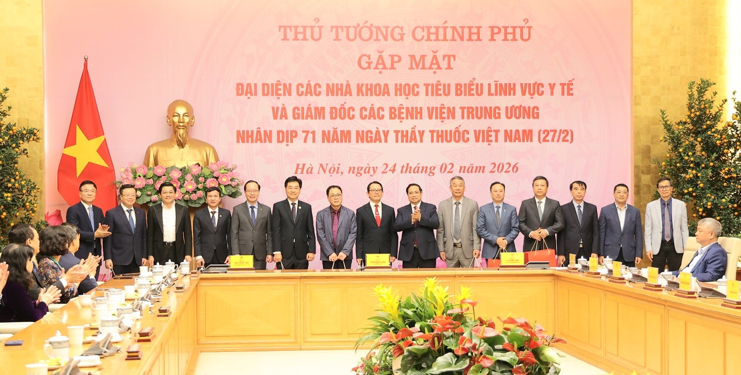 Thủ tướng: Nghề y là một nghề cao quý, là biểu tượng của sự hy sinh, lòng nhân ái, trí tuệ, sự kiên trì...- Ảnh 13. Thủ tướng: Nghề y là một nghề cao quý, là biểu tượng của sự hy sinh, lòng nhân ái, trí tuệ, sự kiên trì...- Ảnh 13.