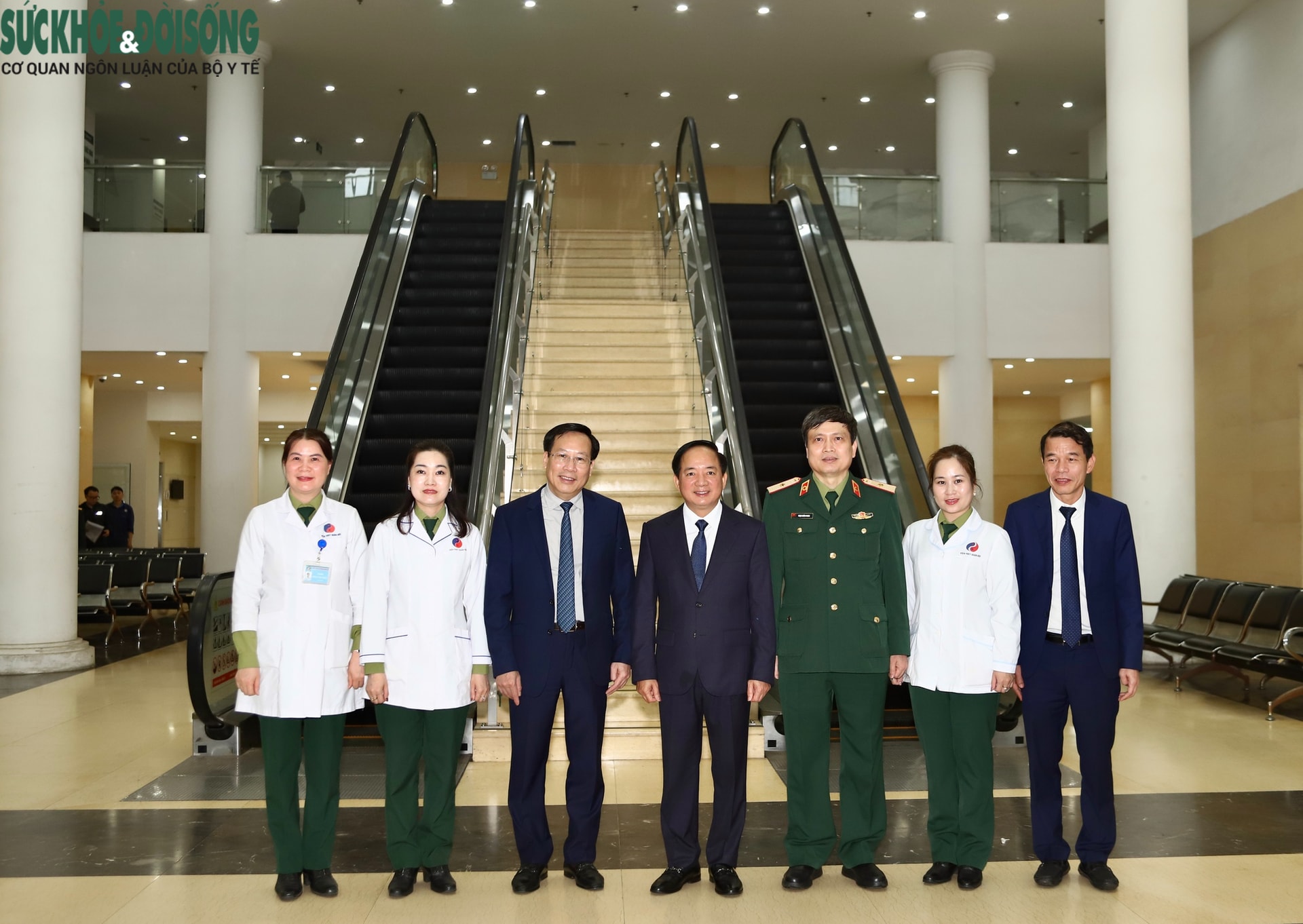 Trưởng Ban Tuyên giáo và Dân vận Trung ương thăm, chúc mừng Viện Y học cổ truyền Quân đội dịp 27/2- Ảnh 12. Trưởng Ban Tuyên giáo và Dân vận Trung ương thăm, chúc mừng Viện Y học cổ truyền Quân đội dịp 27/2- Ảnh 12.