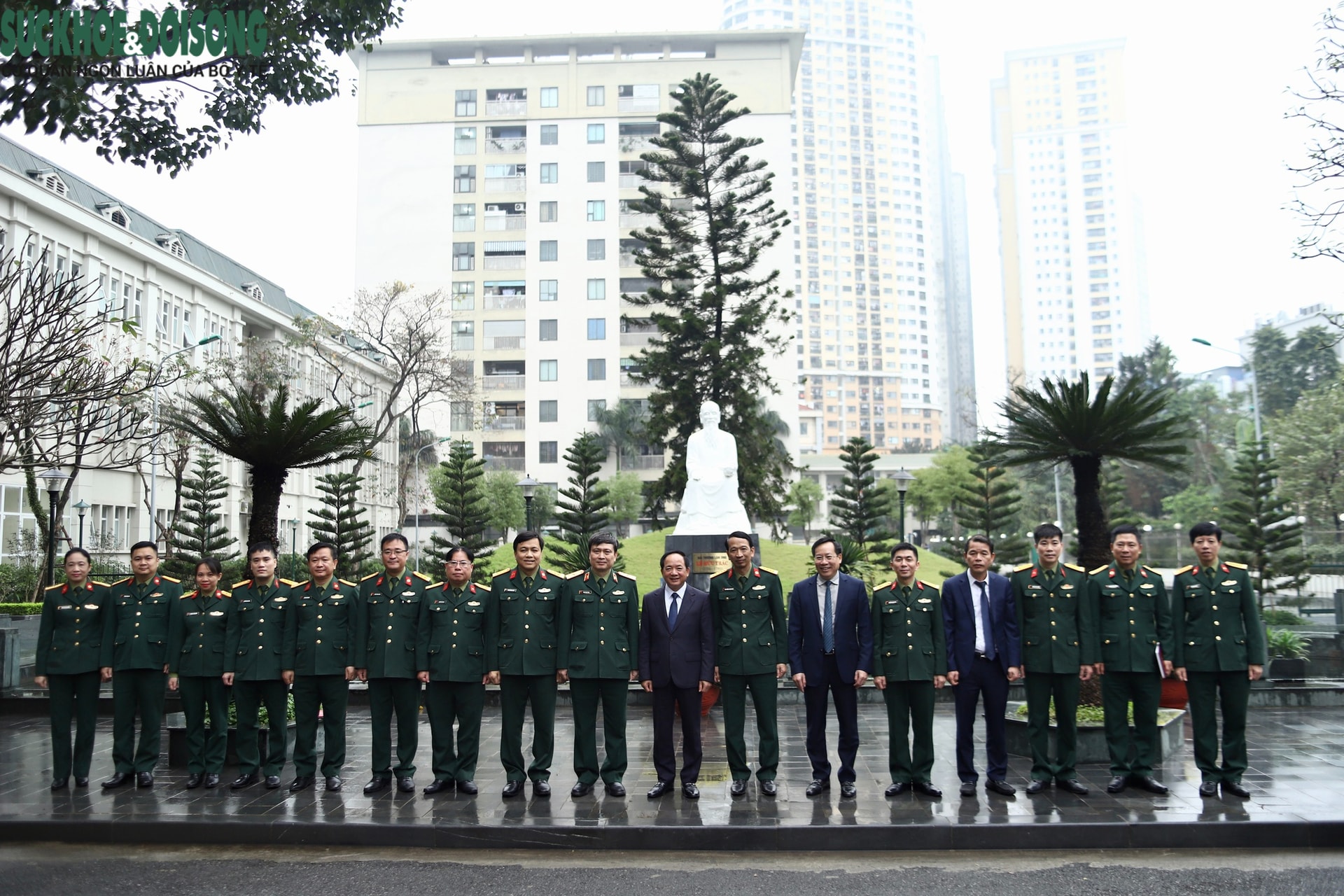 Trưởng Ban Tuyên giáo và Dân vận Trung ương thăm, chúc mừng Viện Y học cổ truyền Quân đội dịp 27/2- Ảnh 13. Trưởng Ban Tuyên giáo và Dân vận Trung ương thăm, chúc mừng Viện Y học cổ truyền Quân đội dịp 27/2- Ảnh 13.
