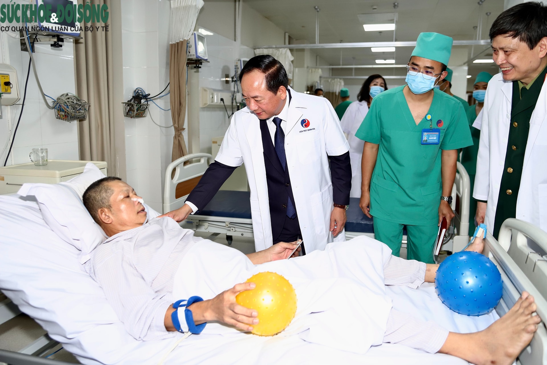 Trưởng Ban Tuyên giáo và Dân vận Trung ương thăm, chúc mừng Viện Y học cổ truyền Quân đội dịp 27/2- Ảnh 6. Trưởng Ban Tuyên giáo và Dân vận Trung ương thăm, chúc mừng Viện Y học cổ truyền Quân đội dịp 27/2- Ảnh 6.