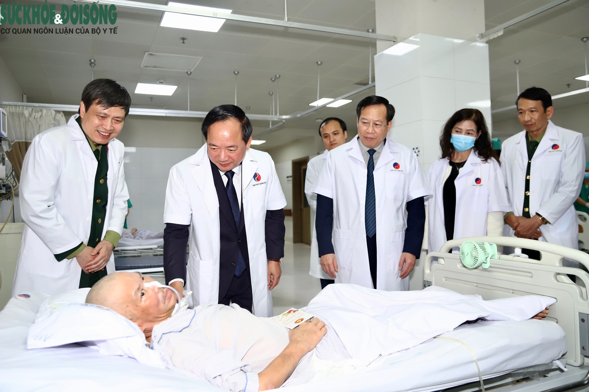 Trưởng Ban Tuyên giáo và Dân vận Trung ương thăm, chúc mừng Viện Y học cổ truyền Quân đội dịp 27/2- Ảnh 7. Trưởng Ban Tuyên giáo và Dân vận Trung ương thăm, chúc mừng Viện Y học cổ truyền Quân đội dịp 27/2- Ảnh 7.