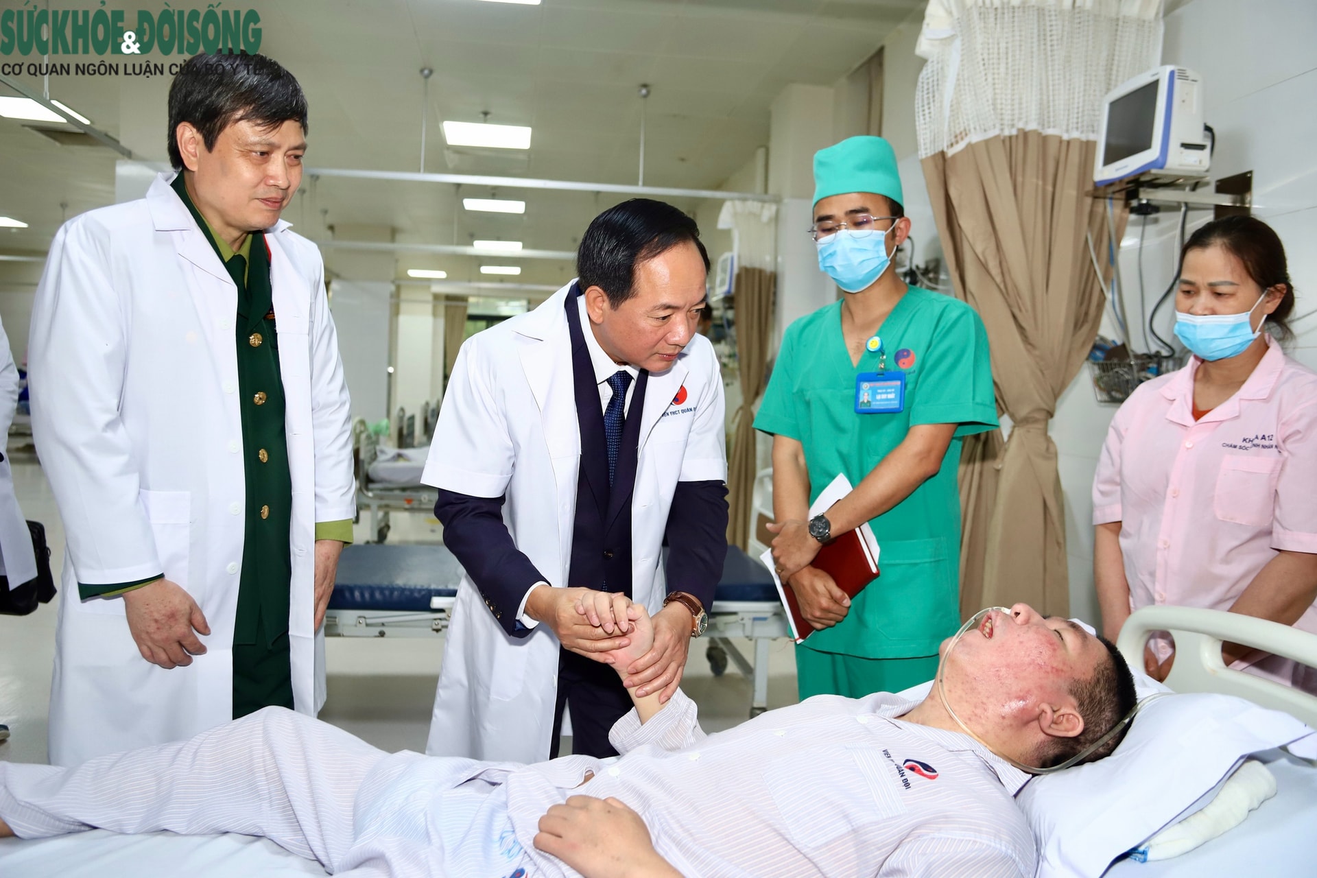 Trưởng Ban Tuyên giáo và Dân vận Trung ương thăm, chúc mừng Viện Y học cổ truyền Quân đội dịp 27/2- Ảnh 8. Trưởng Ban Tuyên giáo và Dân vận Trung ương thăm, chúc mừng Viện Y học cổ truyền Quân đội dịp 27/2- Ảnh 8.