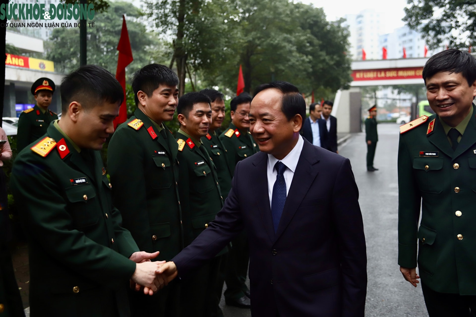 Trưởng Ban Tuyên giáo và Dân vận Trung ương thăm, chúc mừng Viện Y học cổ truyền Quân đội dịp 27/2- Ảnh 3. Trưởng Ban Tuyên giáo và Dân vận Trung ương thăm, chúc mừng Viện Y học cổ truyền Quân đội dịp 27/2- Ảnh 3.