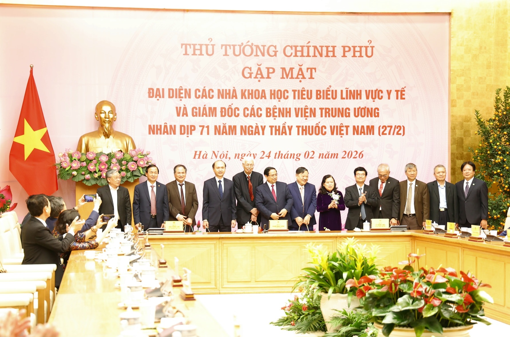 Thủ tướng: Nghề y là một nghề cao quý, là biểu tượng của sự hy sinh, lòng nhân ái, trí tuệ, sự kiên trì...- Ảnh 11. Thủ tướng: Nghề y là một nghề cao quý, là biểu tượng của sự hy sinh, lòng nhân ái, trí tuệ, sự kiên trì...- Ảnh 11.