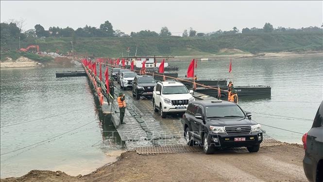 Tạm dừng khai thác cầu phao qua sông Lô để bảo đảm an toàn giao thông- Ảnh 3. Tạm dừng khai thác cầu phao qua sông Lô để bảo đảm an toàn giao thông- Ảnh 3.