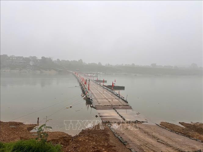 Tạm dừng khai thác cầu phao qua sông Lô để bảo đảm an toàn giao thông- Ảnh 1. Tạm dừng khai thác cầu phao qua sông Lô để bảo đảm an toàn giao thông- Ảnh 1.