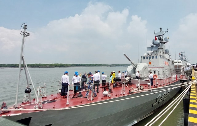 TPHCM tổ chức bầu cử sớm tại 4 khu vực có lực lượng làm nhiệm vụ trên biển- Ảnh 1. TPHCM tổ chức bầu cử sớm tại 4 khu vực có lực lượng làm nhiệm vụ trên biển- Ảnh 1.