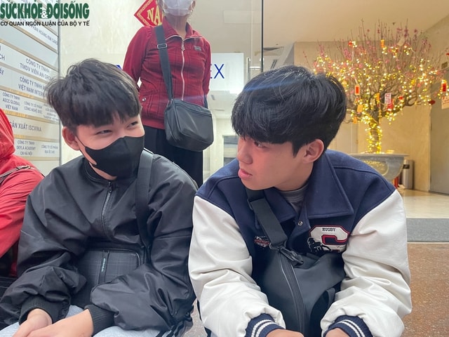 Mùng 8 Tết, sinh viên Hà Nội dậy sớm xếp hàng mua vàng- Ảnh 3.