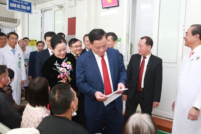 Bí thư Tỉnh ủy Nghệ An: Phát triển y tế kỹ thuật cao, lấy người bệnh làm trung tâm- Ảnh 6. Bí thư Tỉnh ủy Nghệ An: Phát triển y tế kỹ thuật cao, lấy người bệnh làm trung tâm- Ảnh 6.