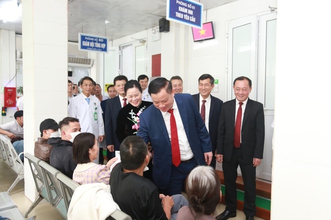 Bí thư Tỉnh ủy Nghệ An: Phát triển y tế kỹ thuật cao, lấy người bệnh làm trung tâm- Ảnh 7. Bí thư Tỉnh ủy Nghệ An: Phát triển y tế kỹ thuật cao, lấy người bệnh làm trung tâm- Ảnh 7.