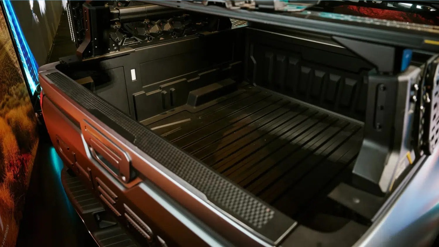 Hé lộ mẫu bán tải động cơ dầu lai điện đầu tiên trên thế giới - 5