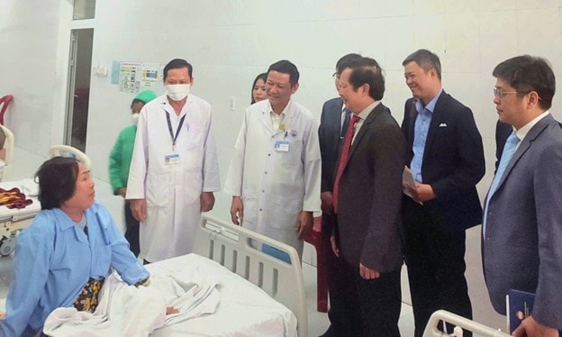 Xây dựng hệ thống y tế TP Huế phát triển toàn diện hiện đại, công bằng, bền vững, lấy người dân làm trung tâm- Ảnh 3. Xây dựng hệ thống y tế TP Huế phát triển toàn diện hiện đại, công bằng, bền vững, lấy người dân làm trung tâm- Ảnh 3.