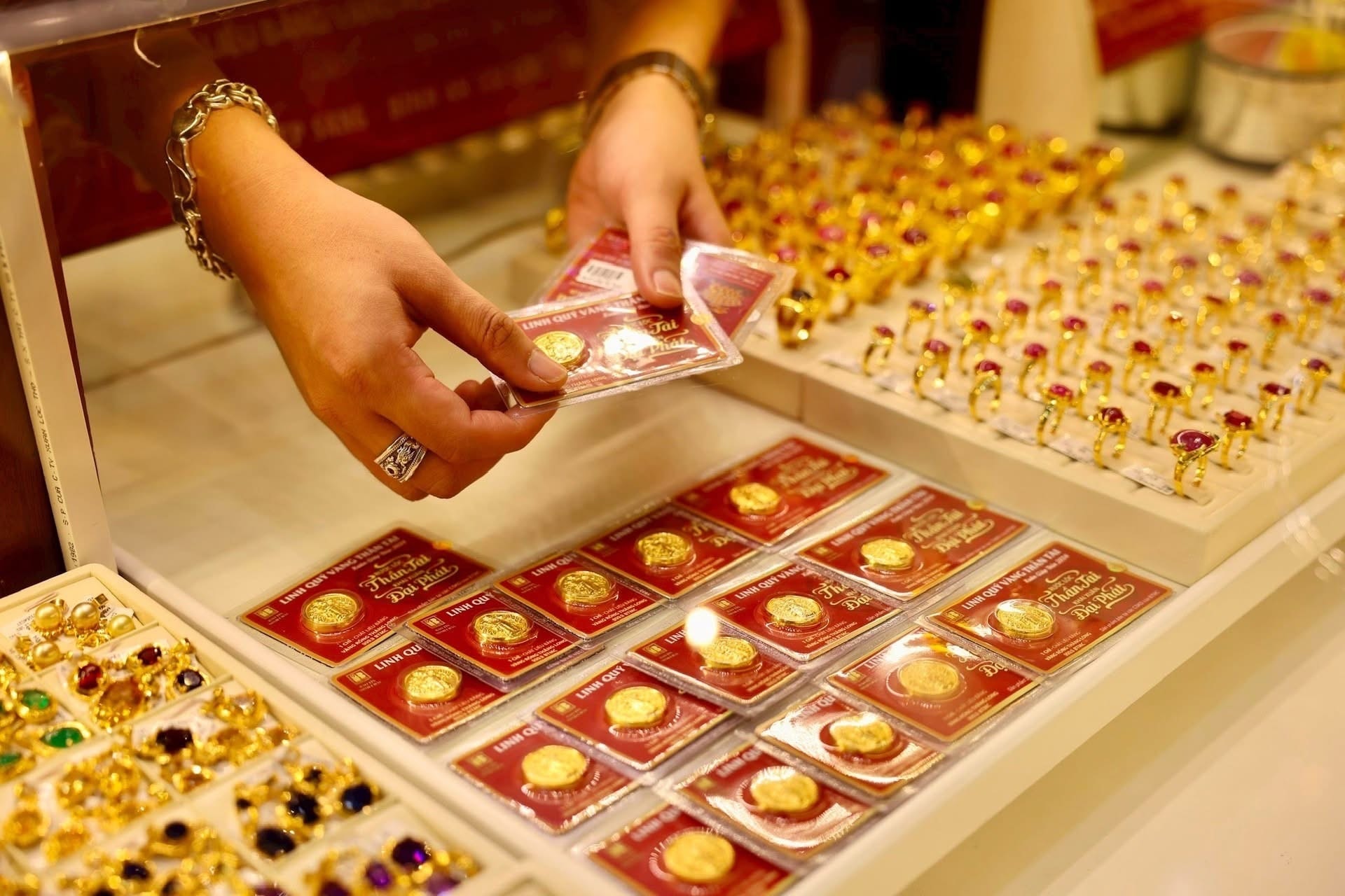 Có 2 triệu đồng mua được vàng tích trữ đầu năm 2026 như thế nào để có lợi nhất?- Ảnh 3.