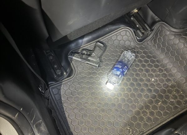 Bắt đối tượng dùng súng và bình xịt hơi cay để đòi nợ- Ảnh 2.