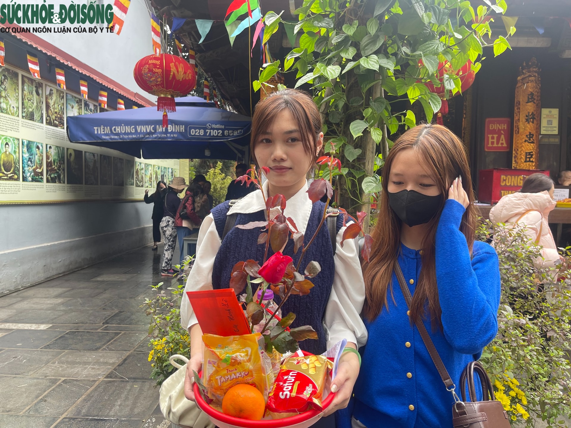 Người trẻ đi cầu duyên ở chùa Hà - Ảnh 5. Người trẻ đi cầu duyên ở chùa Hà - Ảnh 5.