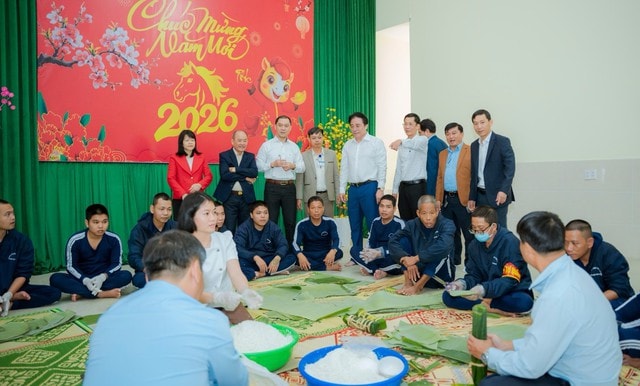 Xây dựng hệ thống y tế TP Huế phát triển toàn diện hiện đại, công bằng, bền vững, lấy người dân làm trung tâm- Ảnh 2. Xây dựng hệ thống y tế TP Huế phát triển toàn diện hiện đại, công bằng, bền vững, lấy người dân làm trung tâm- Ảnh 2.