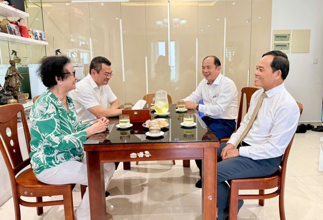 Lãnh đạo TPHCM thăm, chúc mừng nguyên Bộ trưởng Bộ Y tế và các cán bộ lão thành ngành y- Ảnh 1.