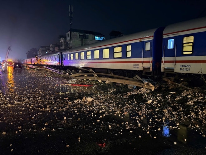 Danh tính các nạn nhân trong vụ ô tô tải va chạm tàu SE3 tại Ngọc Hồi- Ảnh 2. Danh tính các nạn nhân trong vụ ô tô tải va chạm tàu SE3 tại Ngọc Hồi- Ảnh 2.