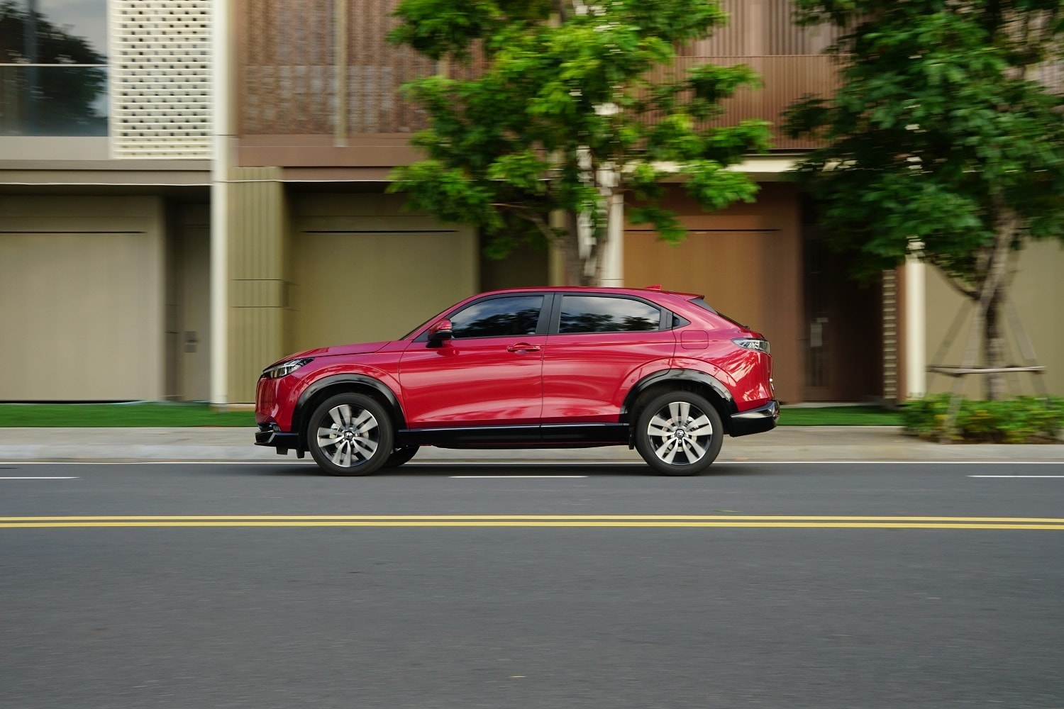 Honda HR-V e:HEV RS giảm giá 34 triệu đồng, rẻ hơn Corolla Cross HEV - 3