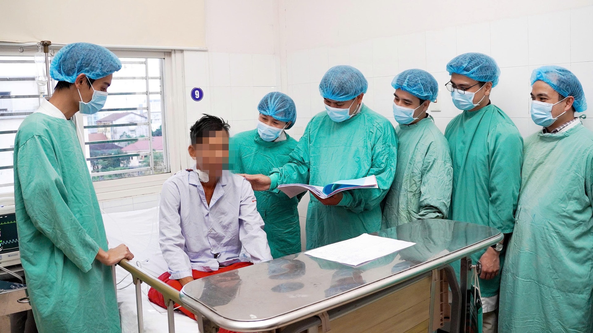 Chuyện chưa kể về ca cắt 2 thận đa nang và ghép thận trong một lần mổ đầu tiên tại Việt Nam- Ảnh 3. Chuyện chưa kể về ca cắt 2 thận đa nang và ghép thận trong một lần mổ đầu tiên tại Việt Nam- Ảnh 3.