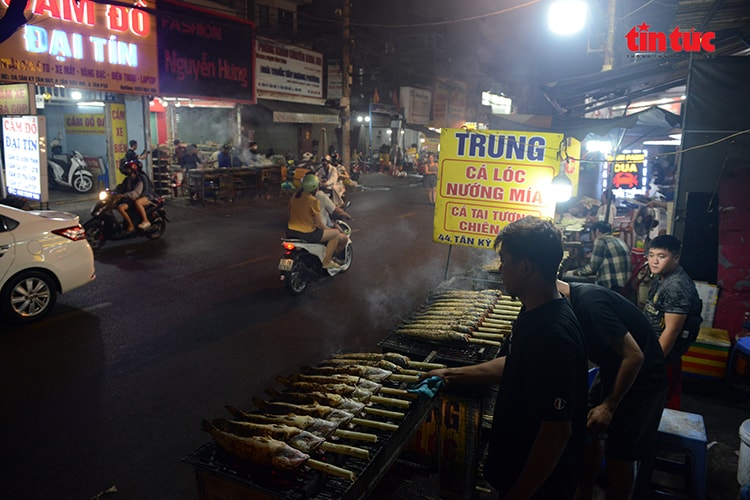 TP Hồ Chí Minh: Phố cá lóc thâu đêm đỏ lửa phục vụ ngày vía Thần Tài- Ảnh 1.