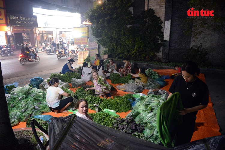 TP Hồ Chí Minh: Phố cá lóc thâu đêm đỏ lửa phục vụ ngày vía Thần Tài- Ảnh 9.