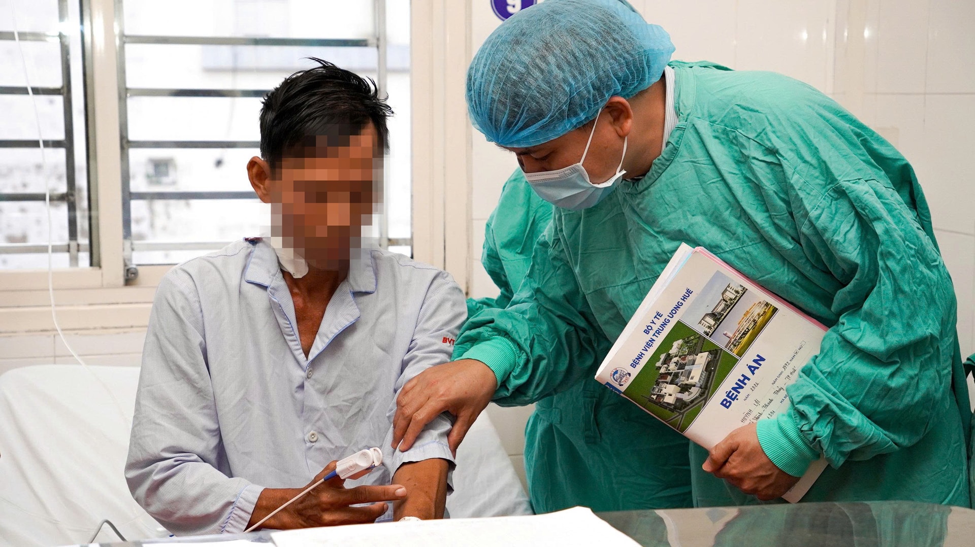 Chuyện chưa kể về ca cắt 2 thận đa nang và ghép thận trong một lần mổ đầu tiên tại Việt Nam- Ảnh 2. Chuyện chưa kể về ca cắt 2 thận đa nang và ghép thận trong một lần mổ đầu tiên tại Việt Nam- Ảnh 2.