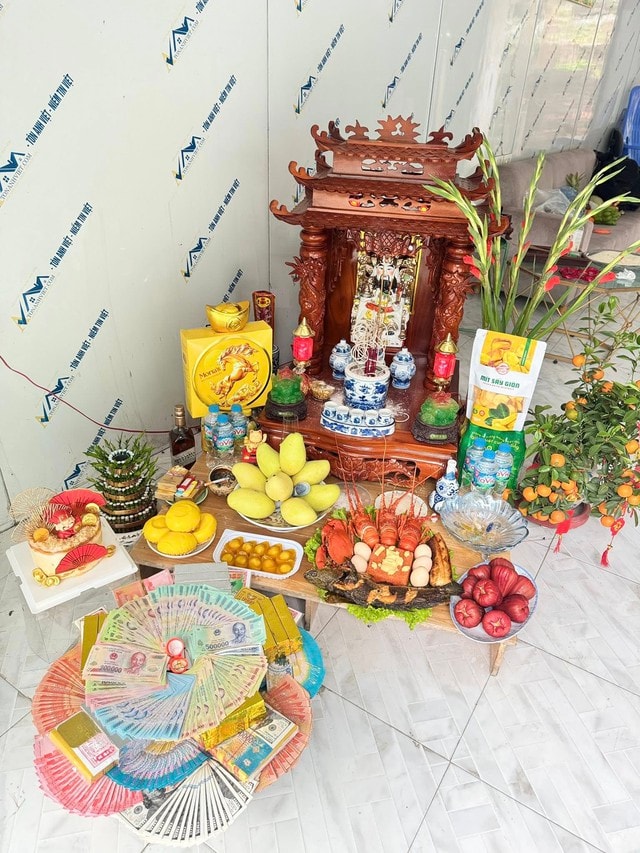 Ngày vía Thần Tài: Từ bánh hũ vàng, mâm cúng tiền triệu đến trào lưu mua lợn đất 'giữ vía'- Ảnh 5.