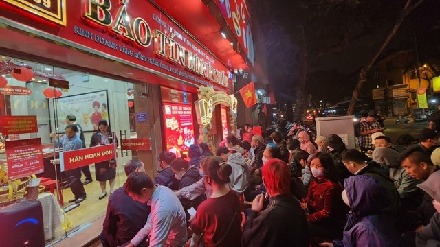 Ngày vía Thần Tài 2026: Vàng 'siêu nhỏ' hút khách- Ảnh 1.