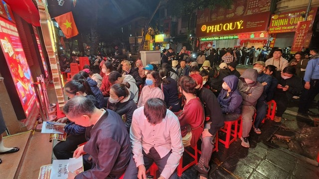 Ngày vía Thần Tài 2026: Vàng 'siêu nhỏ' hút khách- Ảnh 2.