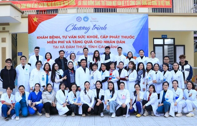 Thầy thuốc trong thời đại thông tin mở: Vững bản lĩnh để gìn giữ niềm tin- Ảnh 2. Thầy thuốc trong thời đại thông tin mở: Vững bản lĩnh để gìn giữ niềm tin- Ảnh 2.